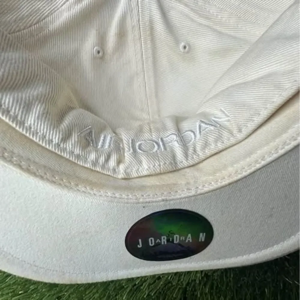 Jordan Jumpman Fitted Hat 7 3/8 Cream White Silver Big Logo Embroidered Cap